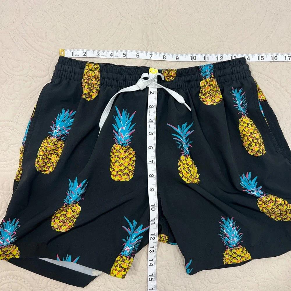 Chubbies Mens Pineapple Print Swim Trunks Black Blue Yellow Large 5.5 Inseam